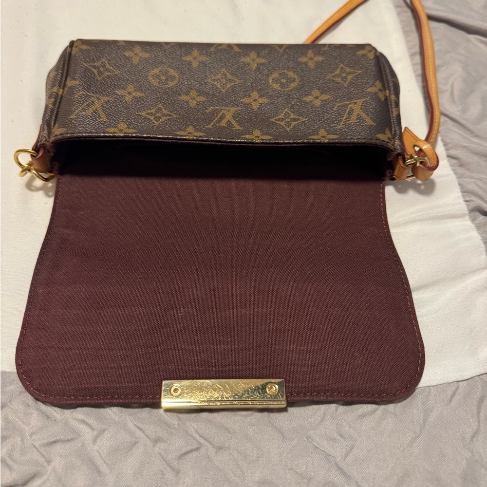 Louis Vuitton Monogram Clutch with Gold Chain - Picture 9 of 9